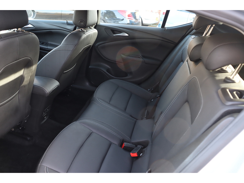 Vauxhall 1.4I TURBO GPF ELITE NAV HATCHBACK 5DR PETROL AUTO HEATED SEATS SAT NAV BLUETOOTH DAB STEREO APPLE CARPLAY PARKING AIDS 2 OWNERS ONLY 47000 MILES SH 72-74 Mitcham Road