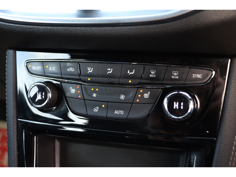 Vauxhall 1.4I TURBO GPF ELITE NAV HATCHBACK 5DR PETROL AUTO HEATED SEATS SAT NAV BLUETOOTH DAB STEREO APPLE CARPLAY PARKING AIDS 2 OWNERS ONLY 47000 MILES SH 72-74 Mitcham Road