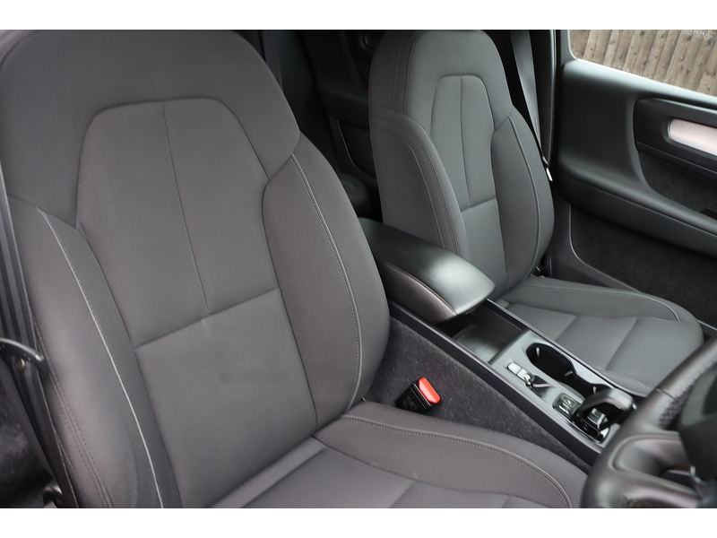 Volvo 1.5H T4 RECHARGE 10.7KWH INSCRIPTION EXPRESSION SUV 5DR PETROL PLUG-IN HYBRID AUTO HEATED SEATS SAT NAV BLUETOOTH PARKING AIDS 1 OWNER 77000 MILES FSH 72-74 Mitcham Road