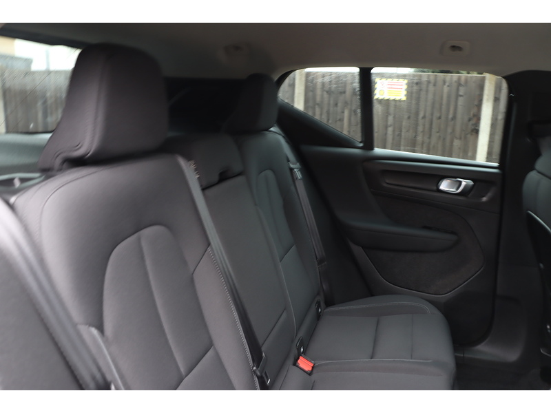 Volvo 1.5H T4 RECHARGE 10.7KWH INSCRIPTION EXPRESSION SUV 5DR PETROL PLUG-IN HYBRID AUTO HEATED SEATS SAT NAV BLUETOOTH PARKING AIDS 1 OWNER 77000 MILES FSH 72-74 Mitcham Road