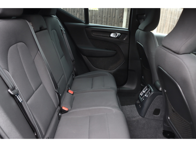 Volvo 1.5H T4 RECHARGE 10.7KWH INSCRIPTION EXPRESSION SUV 5DR PETROL PLUG-IN HYBRID AUTO HEATED SEATS SAT NAV BLUETOOTH PARKING AIDS 1 OWNER 77000 MILES FSH 72-74 Mitcham Road