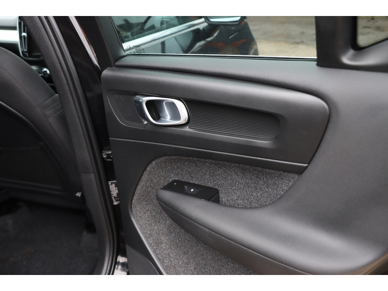 Volvo 1.5H T4 RECHARGE 10.7KWH INSCRIPTION EXPRESSION SUV 5DR PETROL PLUG-IN HYBRID AUTO HEATED SEATS SAT NAV BLUETOOTH PARKING AIDS 1 OWNER 77000 MILES FSH 72-74 Mitcham Road