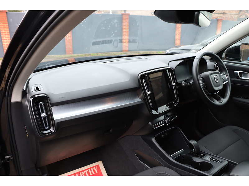 Volvo 1.5H T4 RECHARGE 10.7KWH INSCRIPTION EXPRESSION SUV 5DR PETROL PLUG-IN HYBRID AUTO HEATED SEATS SAT NAV BLUETOOTH PARKING AIDS 1 OWNER 77000 MILES FSH 72-74 Mitcham Road