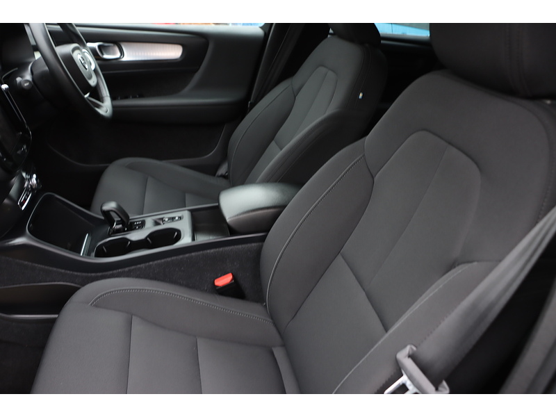 Volvo 1.5H T4 RECHARGE 10.7KWH INSCRIPTION EXPRESSION SUV 5DR PETROL PLUG-IN HYBRID AUTO HEATED SEATS SAT NAV BLUETOOTH PARKING AIDS 1 OWNER 77000 MILES FSH 72-74 Mitcham Road