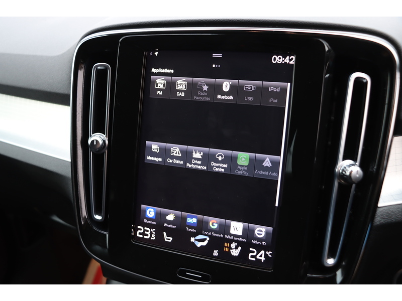 Volvo 1.5H T4 RECHARGE 10.7KWH INSCRIPTION EXPRESSION SUV 5DR PETROL PLUG-IN HYBRID AUTO HEATED SEATS SAT NAV BLUETOOTH PARKING AIDS 1 OWNER 77000 MILES FSH 72-74 Mitcham Road