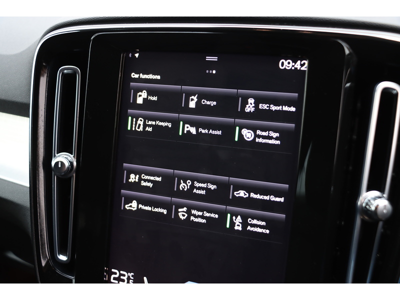 Volvo 1.5H T4 RECHARGE 10.7KWH INSCRIPTION EXPRESSION SUV 5DR PETROL PLUG-IN HYBRID AUTO HEATED SEATS SAT NAV BLUETOOTH PARKING AIDS 1 OWNER 77000 MILES FSH 72-74 Mitcham Road