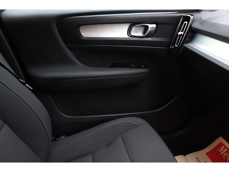 Volvo 1.5H T4 RECHARGE 10.7KWH INSCRIPTION EXPRESSION SUV 5DR PETROL PLUG-IN HYBRID AUTO HEATED SEATS SAT NAV BLUETOOTH PARKING AIDS 1 OWNER 77000 MILES FSH 72-74 Mitcham Road