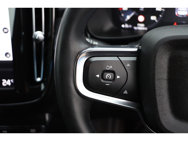 Volvo 1.5H T4 RECHARGE 10.7KWH INSCRIPTION EXPRESSION SUV 5DR PETROL PLUG-IN HYBRID AUTO HEATED SEATS SAT NAV BLUETOOTH PARKING AIDS 1 OWNER 77000 MILES FSH 72-74 Mitcham Road