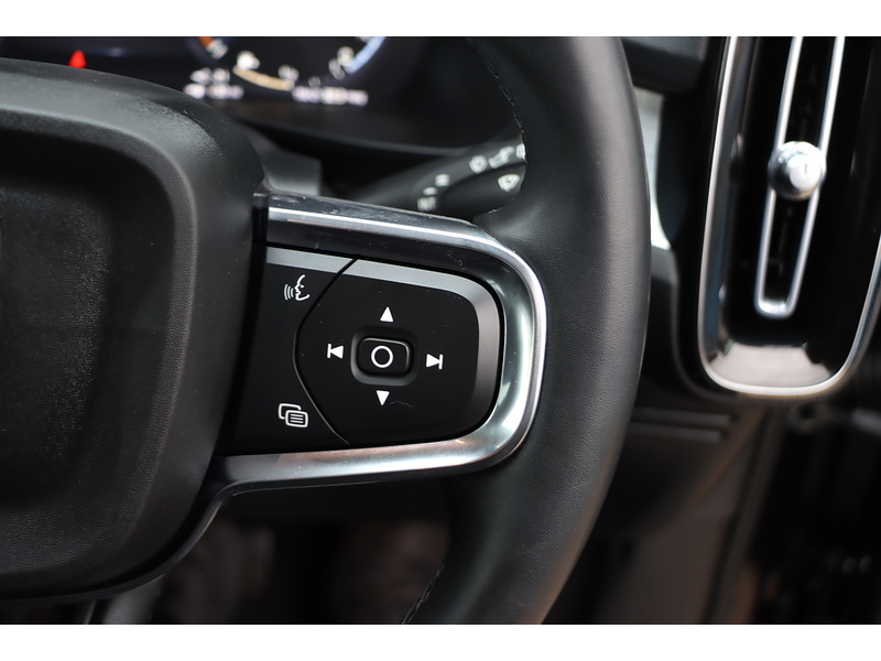 Volvo 1.5H T4 RECHARGE 10.7KWH INSCRIPTION EXPRESSION SUV 5DR PETROL PLUG-IN HYBRID AUTO HEATED SEATS SAT NAV BLUETOOTH PARKING AIDS 1 OWNER 77000 MILES FSH 72-74 Mitcham Road