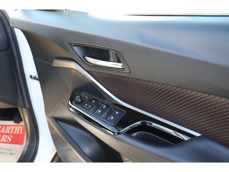 Toyota 1.8 VVT-H EXCEL SUV 5DR PETROL HYBRID CVT AUTO HEATED SEATS SAT NAV BLUETOOTH DAB STEREO REAR CAMERA PARKING AIDS 2 OWNERS 76000 MILES FSH 8 SERVICES 72-74 Mitcham Road