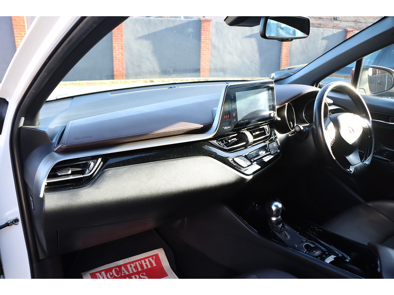 Toyota 1.8 VVT-H EXCEL SUV 5DR PETROL HYBRID CVT AUTO HEATED SEATS SAT NAV BLUETOOTH DAB STEREO REAR CAMERA PARKING AIDS 2 OWNERS 76000 MILES FSH 8 SERVICES 72-74 Mitcham Road