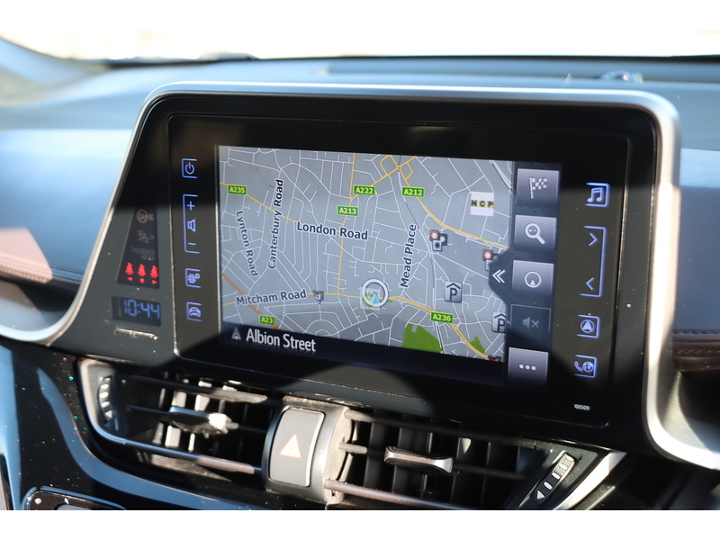 Toyota 1.8 VVT-H EXCEL SUV 5DR PETROL HYBRID CVT AUTO HEATED SEATS SAT NAV BLUETOOTH DAB STEREO REAR CAMERA PARKING AIDS 2 OWNERS 76000 MILES FSH 8 SERVICES 72-74 Mitcham Road