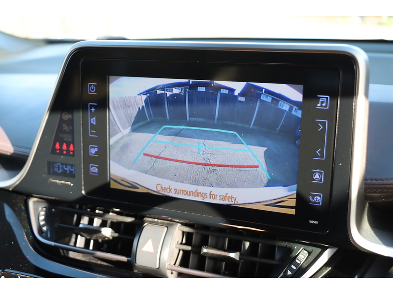 Toyota 1.8 VVT-H EXCEL SUV 5DR PETROL HYBRID CVT AUTO HEATED SEATS SAT NAV BLUETOOTH DAB STEREO REAR CAMERA PARKING AIDS 2 OWNERS 76000 MILES FSH 8 SERVICES 72-74 Mitcham Road