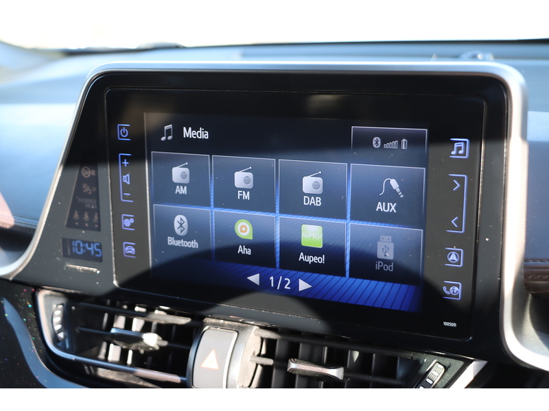 Toyota 1.8 VVT-H EXCEL SUV 5DR PETROL HYBRID CVT AUTO HEATED SEATS SAT NAV BLUETOOTH DAB STEREO REAR CAMERA PARKING AIDS 2 OWNERS 76000 MILES FSH 8 SERVICES 72-74 Mitcham Road