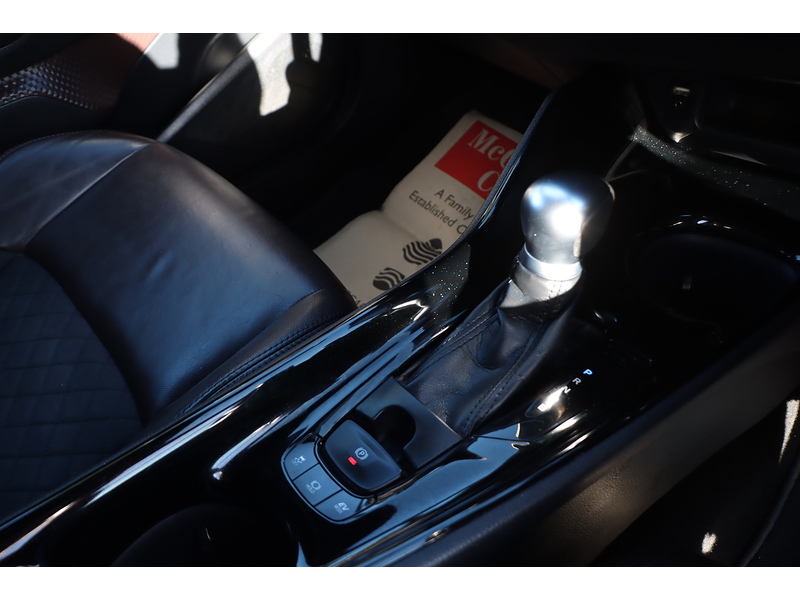 Toyota 1.8 VVT-H EXCEL SUV 5DR PETROL HYBRID CVT AUTO HEATED SEATS SAT NAV BLUETOOTH DAB STEREO REAR CAMERA PARKING AIDS 2 OWNERS 76000 MILES FSH 8 SERVICES 72-74 Mitcham Road