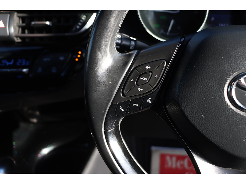 Toyota 1.8 VVT-H EXCEL SUV 5DR PETROL HYBRID CVT AUTO HEATED SEATS SAT NAV BLUETOOTH DAB STEREO REAR CAMERA PARKING AIDS 2 OWNERS 76000 MILES FSH 8 SERVICES 72-74 Mitcham Road