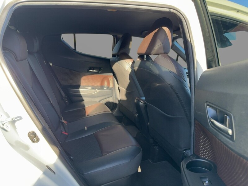 Toyota 1.8 VVT-H EXCEL SUV 5DR PETROL HYBRID CVT AUTO HEATED SEATS SAT NAV BLUETOOTH DAB STEREO REAR CAMERA PARKING AIDS 2 OWNERS 76000 MILES FSH 8 SERVICES 72-74 Mitcham Road