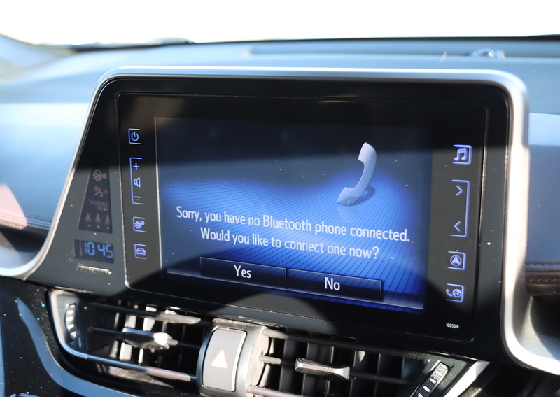 Toyota 1.8 VVT-H EXCEL SUV 5DR PETROL HYBRID CVT AUTO HEATED SEATS SAT NAV BLUETOOTH DAB STEREO REAR CAMERA PARKING AIDS 2 OWNERS 76000 MILES FSH 8 SERVICES 72-74 Mitcham Road