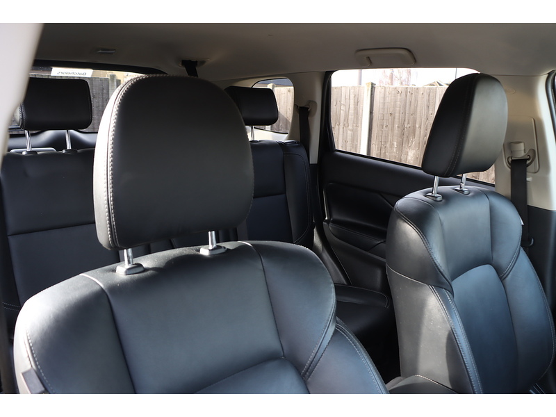 Mitsubishi 2.0 MIVEC 4 SUV 5DR PETROL CVT 4WD AUTO 7 SEATER HEATED SEATS SATNAV BLUETOOTH DAB RADIO APPLE CARPLAY REAR & 360 CAMERA JUST 2 OWNERS 62000 MILES FSH 72-74 Mitcham Road