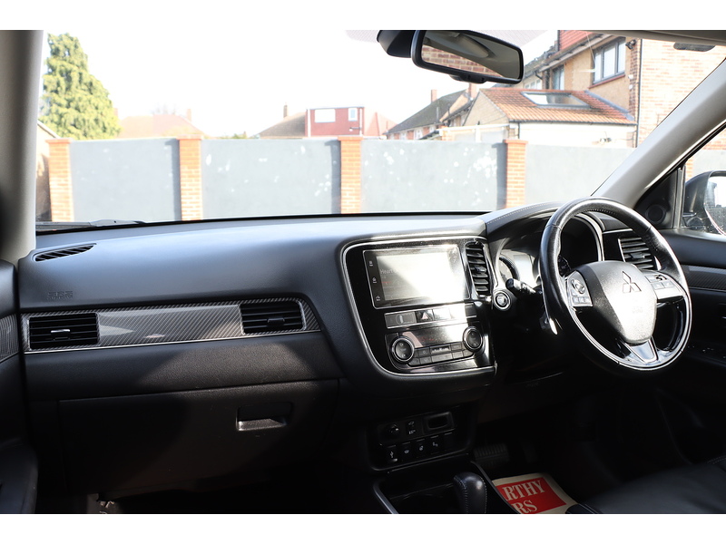 Mitsubishi 2.0 MIVEC 4 SUV 5DR PETROL CVT 4WD AUTO 7 SEATER HEATED SEATS SATNAV BLUETOOTH DAB RADIO APPLE CARPLAY REAR & 360 CAMERA JUST 2 OWNERS 62000 MILES FSH 72-74 Mitcham Road