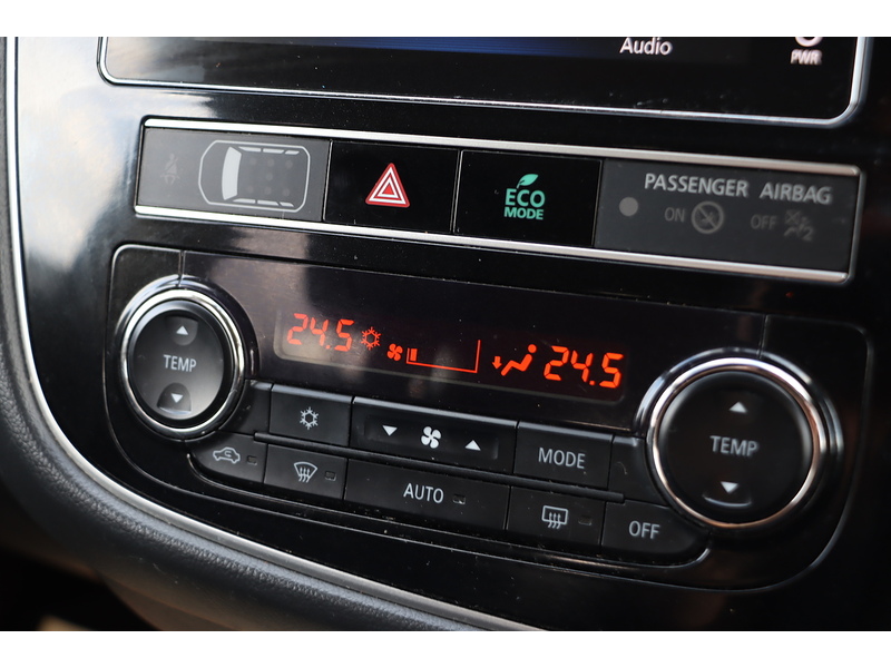 Mitsubishi 2.0 MIVEC 4 SUV 5DR PETROL CVT 4WD AUTO 7 SEATER HEATED SEATS SATNAV BLUETOOTH DAB RADIO APPLE CARPLAY REAR & 360 CAMERA JUST 2 OWNERS 62000 MILES FSH 72-74 Mitcham Road