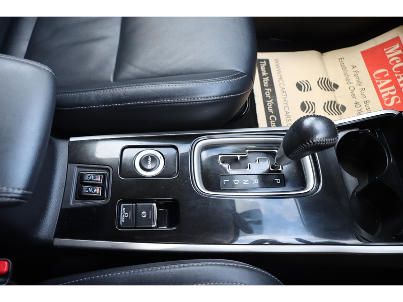 Mitsubishi 2.0 MIVEC 4 SUV 5DR PETROL CVT 4WD AUTO 7 SEATER HEATED SEATS SATNAV BLUETOOTH DAB RADIO APPLE CARPLAY REAR & 360 CAMERA JUST 2 OWNERS 62000 MILES FSH 72-74 Mitcham Road