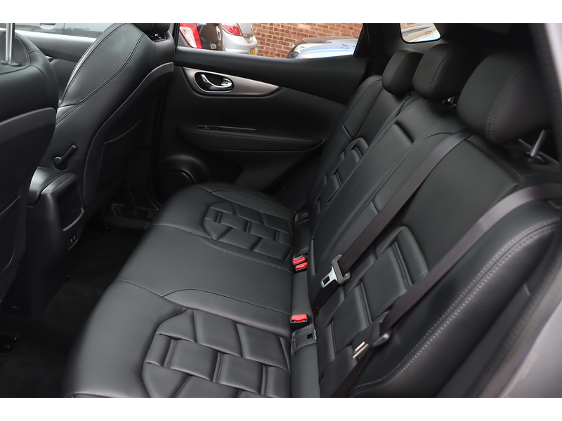 Nissan 1.3 DIG-T N-MOTION SUV 5DR PETROL DCT AUTO HEATED SEATS SAT NAV BLUETOOTH DAB STEREO APPLE CARPLAY REAR CAMERA PARKING AIDS 2 OWNERS 50000 MILES FSH 72-74 Mitcham Road