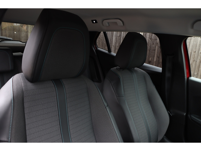 Peugeot 1.2 PURETECH ALLURE PREMIUM SUV 5DR PETROL MANUAL SATNAV BLUETOOTH DAB STEREO APPLE CARPLAY REAR CAMERA PARKING AIDS JUST 1 OWNER ONLY 42000 MILES FSH 72-74 Mitcham Road