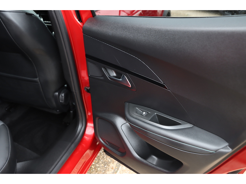 Peugeot 1.2 PURETECH ALLURE PREMIUM SUV 5DR PETROL MANUAL SATNAV BLUETOOTH DAB STEREO APPLE CARPLAY REAR CAMERA PARKING AIDS JUST 1 OWNER ONLY 42000 MILES FSH 72-74 Mitcham Road