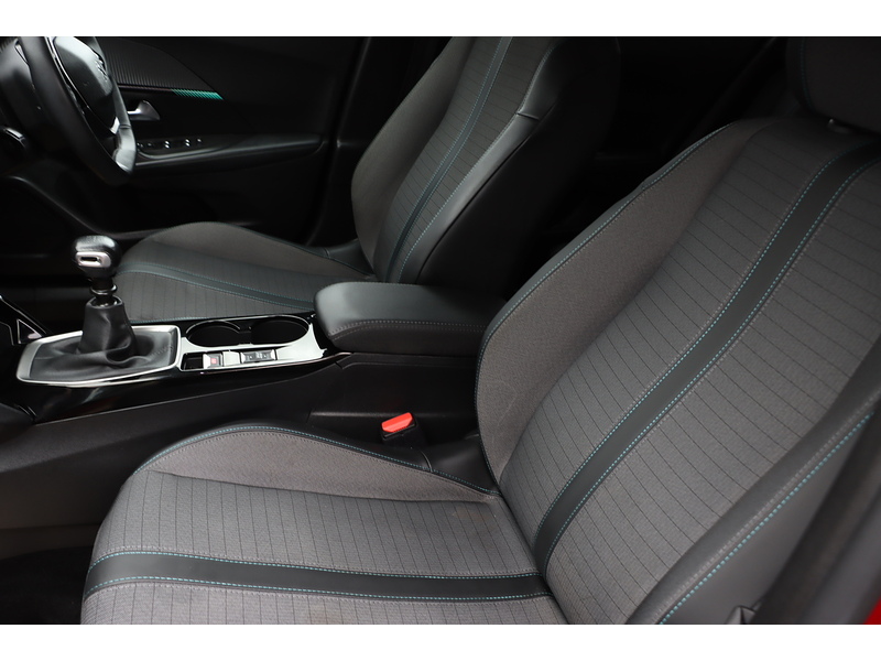 Peugeot 1.2 PURETECH ALLURE PREMIUM SUV 5DR PETROL MANUAL SATNAV BLUETOOTH DAB STEREO APPLE CARPLAY REAR CAMERA PARKING AIDS JUST 1 OWNER ONLY 42000 MILES FSH 72-74 Mitcham Road