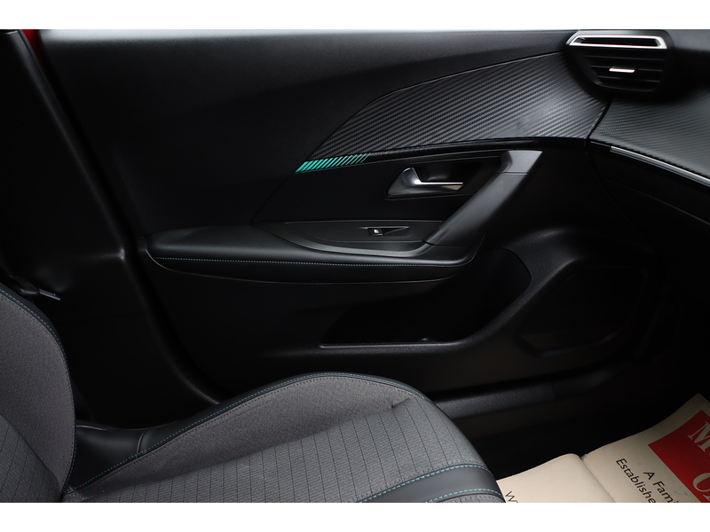 Peugeot 1.2 PURETECH ALLURE PREMIUM SUV 5DR PETROL MANUAL SATNAV BLUETOOTH DAB STEREO APPLE CARPLAY REAR CAMERA PARKING AIDS JUST 1 OWNER ONLY 42000 MILES FSH 72-74 Mitcham Road