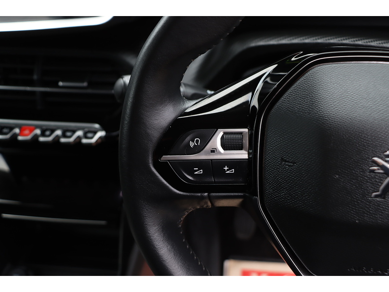 Peugeot 1.2 PURETECH ALLURE PREMIUM SUV 5DR PETROL MANUAL SATNAV BLUETOOTH DAB STEREO APPLE CARPLAY REAR CAMERA PARKING AIDS JUST 1 OWNER ONLY 42000 MILES FSH 72-74 Mitcham Road