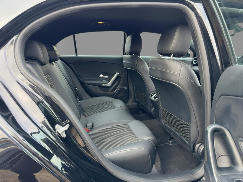 Mercedes-Benz A180 1.3 SPORT HATCHBACK 5DR PETROL 7G-DCT AUTO SAT NAV BLUETOOTH DAB STEREO REAR CAMERA PARKING AIDS JUST 1 OWNER ONLY 42000 MILES SH NO ULEZ CHARGE 72-74 Mitcham Road