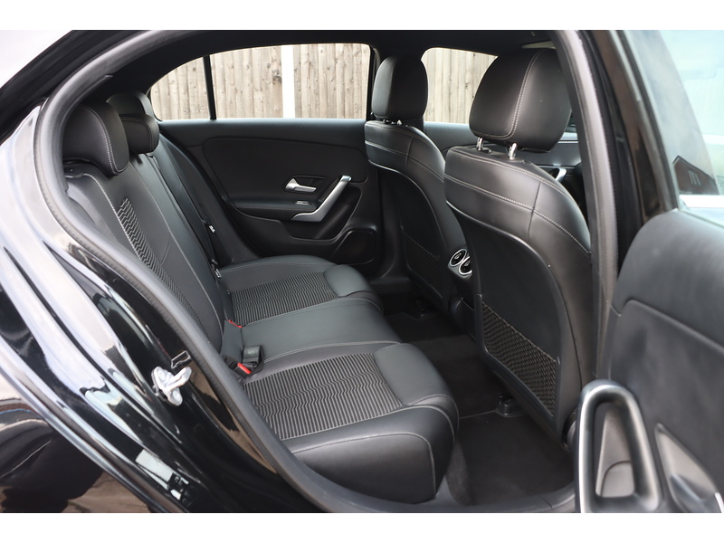 Mercedes-Benz A180 1.3 SPORT HATCHBACK 5DR PETROL 7G-DCT AUTO SAT NAV BLUETOOTH DAB STEREO REAR CAMERA PARKING AIDS JUST 1 OWNER ONLY 42000 MILES SH NO ULEZ CHARGE 72-74 Mitcham Road