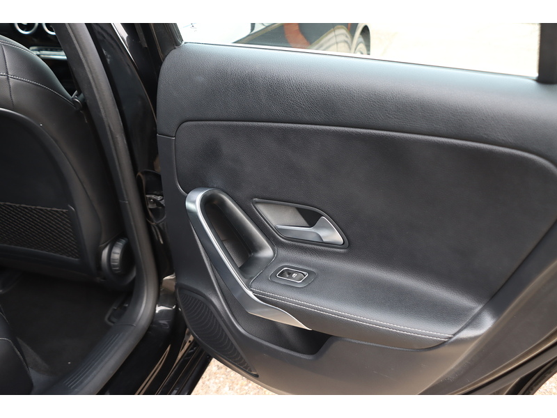 Mercedes-Benz A180 1.3 SPORT HATCHBACK 5DR PETROL 7G-DCT AUTO SAT NAV BLUETOOTH DAB STEREO REAR CAMERA PARKING AIDS JUST 1 OWNER ONLY 42000 MILES SH NO ULEZ CHARGE 72-74 Mitcham Road