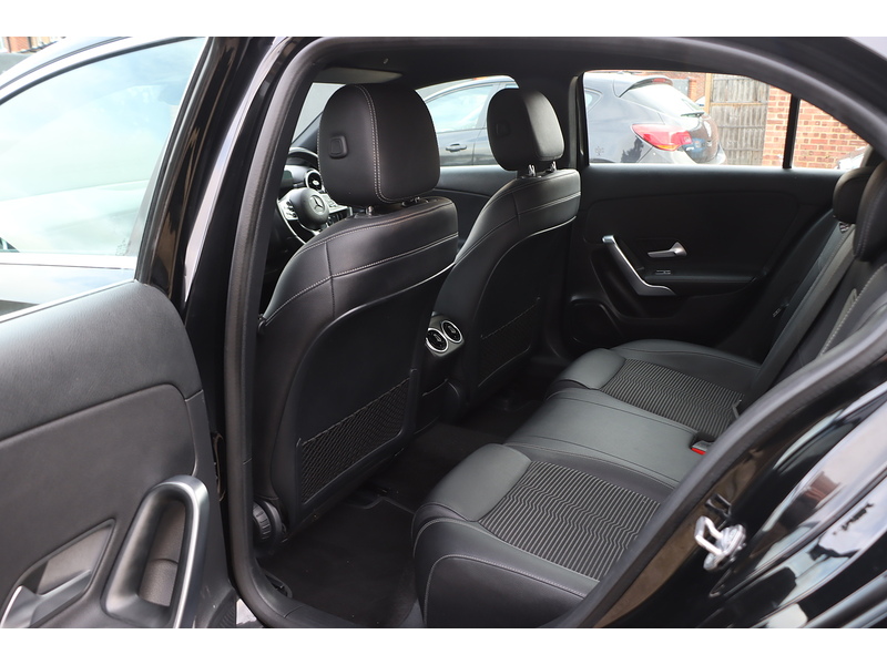 Mercedes-Benz A180 1.3 SPORT HATCHBACK 5DR PETROL 7G-DCT AUTO SAT NAV BLUETOOTH DAB STEREO REAR CAMERA PARKING AIDS JUST 1 OWNER ONLY 42000 MILES SH NO ULEZ CHARGE 72-74 Mitcham Road