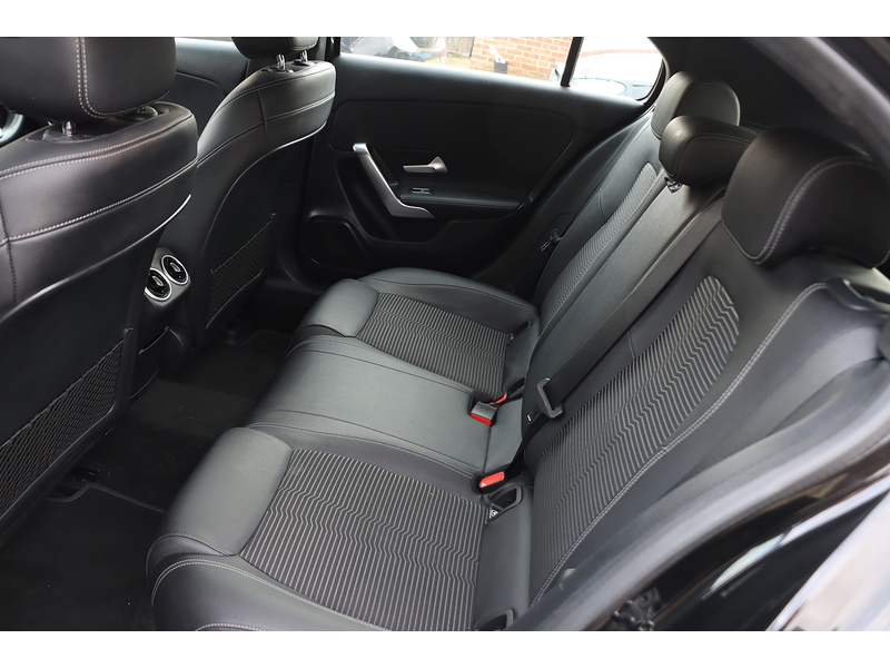 Mercedes-Benz A180 1.3 SPORT HATCHBACK 5DR PETROL 7G-DCT AUTO SAT NAV BLUETOOTH DAB STEREO REAR CAMERA PARKING AIDS JUST 1 OWNER ONLY 42000 MILES SH NO ULEZ CHARGE 72-74 Mitcham Road