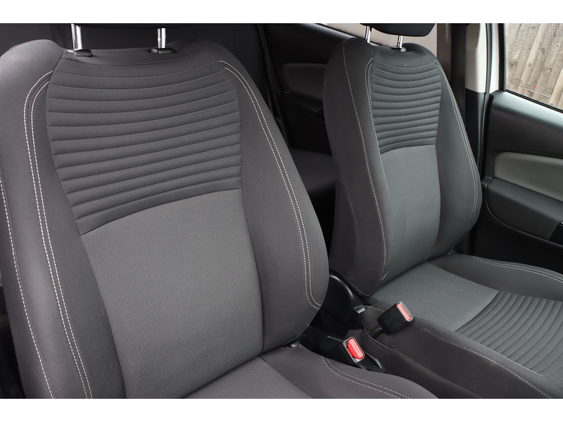 Toyota 1.5 VVT-H DESIGN HATCHBACK 5DR PETROL HYBRID E-CVT AUTO SAT NAV BLUETOOTH DAB STEREO REAR CAMERA JUST 2 OWNERS 67000 MILES FSH 10 SERVICES £20 TO TAX 72-74 Mitcham Road