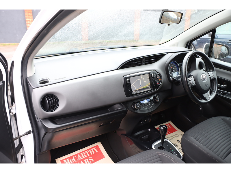 Toyota 1.5 VVT-H DESIGN HATCHBACK 5DR PETROL HYBRID E-CVT AUTO SAT NAV BLUETOOTH DAB STEREO REAR CAMERA JUST 2 OWNERS 67000 MILES FSH 10 SERVICES £20 TO TAX 72-74 Mitcham Road