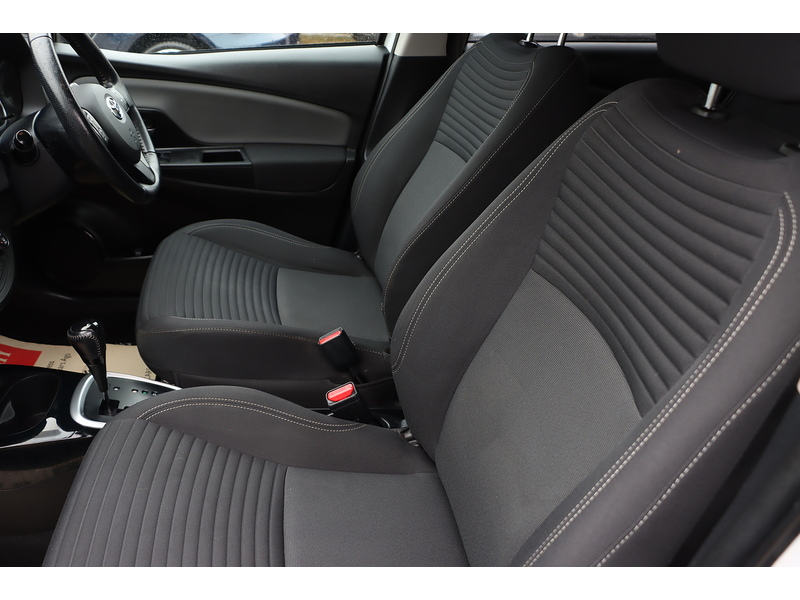 Toyota 1.5 VVT-H DESIGN HATCHBACK 5DR PETROL HYBRID E-CVT AUTO SAT NAV BLUETOOTH DAB STEREO REAR CAMERA JUST 2 OWNERS 67000 MILES FSH 10 SERVICES £20 TO TAX 72-74 Mitcham Road