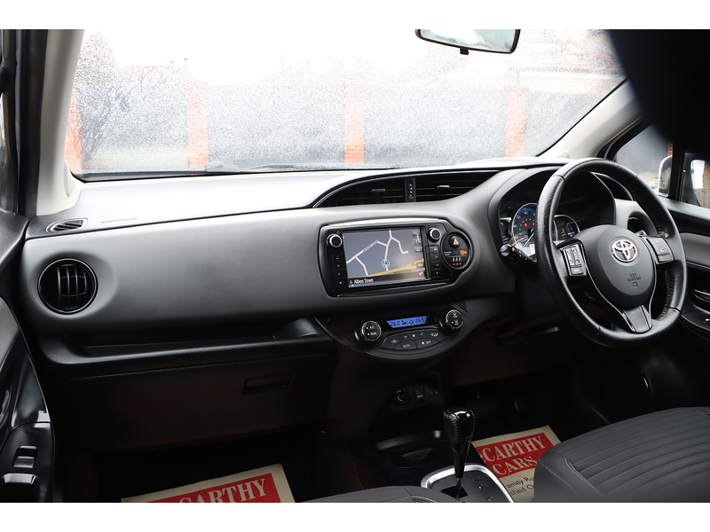 Toyota 1.5 VVT-H DESIGN HATCHBACK 5DR PETROL HYBRID E-CVT AUTO SAT NAV BLUETOOTH DAB STEREO REAR CAMERA JUST 2 OWNERS 67000 MILES FSH 10 SERVICES £20 TO TAX 72-74 Mitcham Road