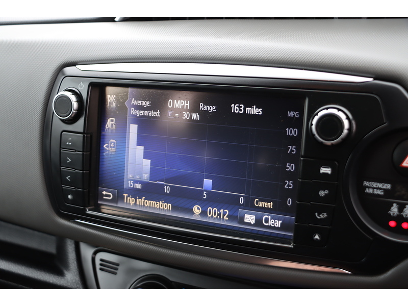 Toyota 1.5 VVT-H DESIGN HATCHBACK 5DR PETROL HYBRID E-CVT AUTO SAT NAV BLUETOOTH DAB STEREO REAR CAMERA JUST 2 OWNERS 67000 MILES FSH 10 SERVICES £20 TO TAX 72-74 Mitcham Road