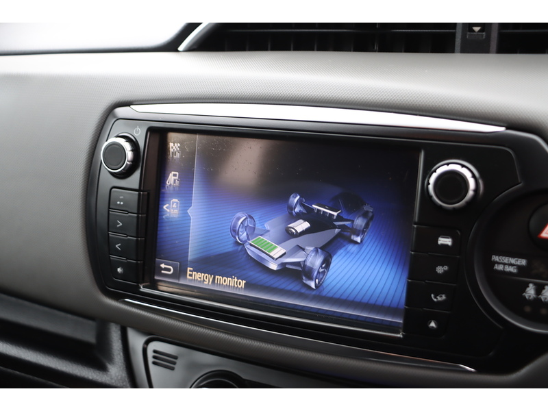 Toyota 1.5 VVT-H DESIGN HATCHBACK 5DR PETROL HYBRID E-CVT AUTO SAT NAV BLUETOOTH DAB STEREO REAR CAMERA JUST 2 OWNERS 67000 MILES FSH 10 SERVICES £20 TO TAX 72-74 Mitcham Road