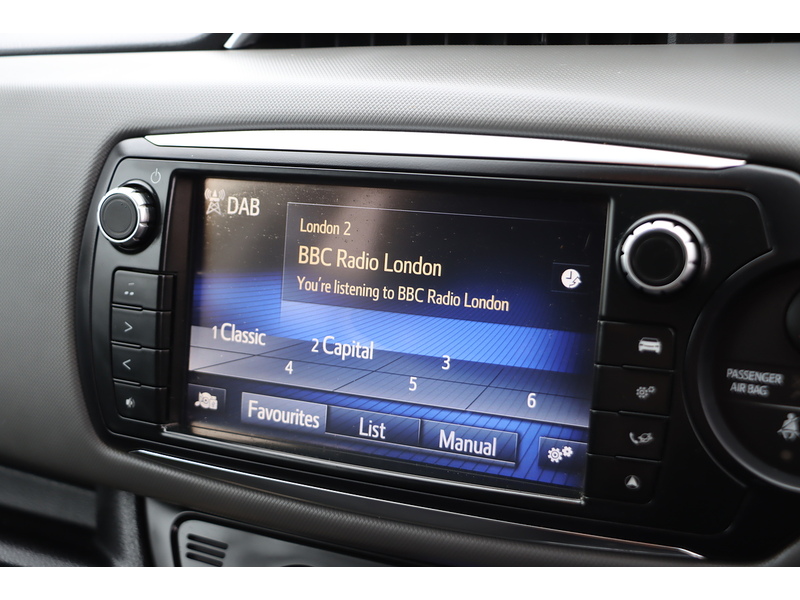 Toyota 1.5 VVT-H DESIGN HATCHBACK 5DR PETROL HYBRID E-CVT AUTO SAT NAV BLUETOOTH DAB STEREO REAR CAMERA JUST 2 OWNERS 67000 MILES FSH 10 SERVICES £20 TO TAX 72-74 Mitcham Road