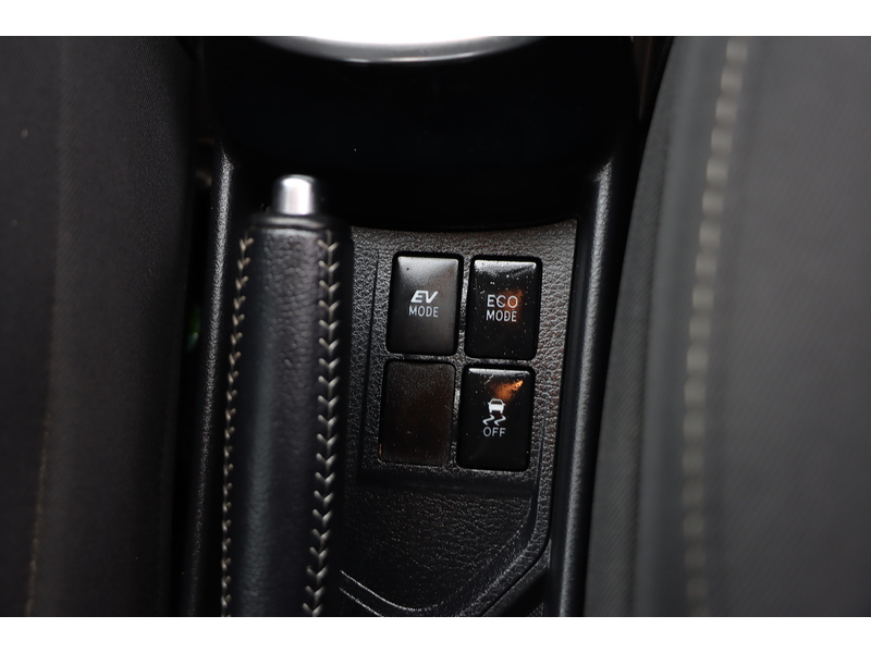 Toyota 1.5 VVT-H DESIGN HATCHBACK 5DR PETROL HYBRID E-CVT AUTO SAT NAV BLUETOOTH DAB STEREO REAR CAMERA JUST 2 OWNERS 67000 MILES FSH 10 SERVICES £20 TO TAX 72-74 Mitcham Road