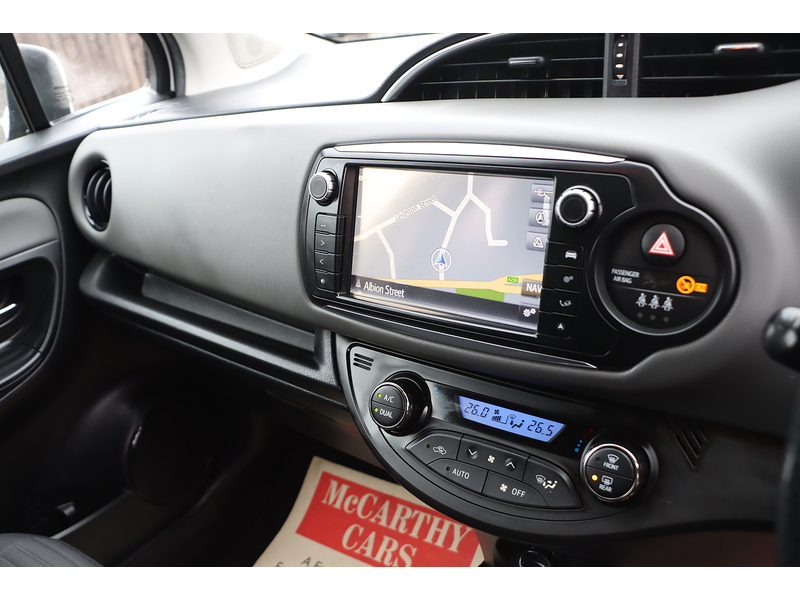 Toyota 1.5 VVT-H DESIGN HATCHBACK 5DR PETROL HYBRID E-CVT AUTO SAT NAV BLUETOOTH DAB STEREO REAR CAMERA JUST 2 OWNERS 67000 MILES FSH 10 SERVICES £20 TO TAX 72-74 Mitcham Road