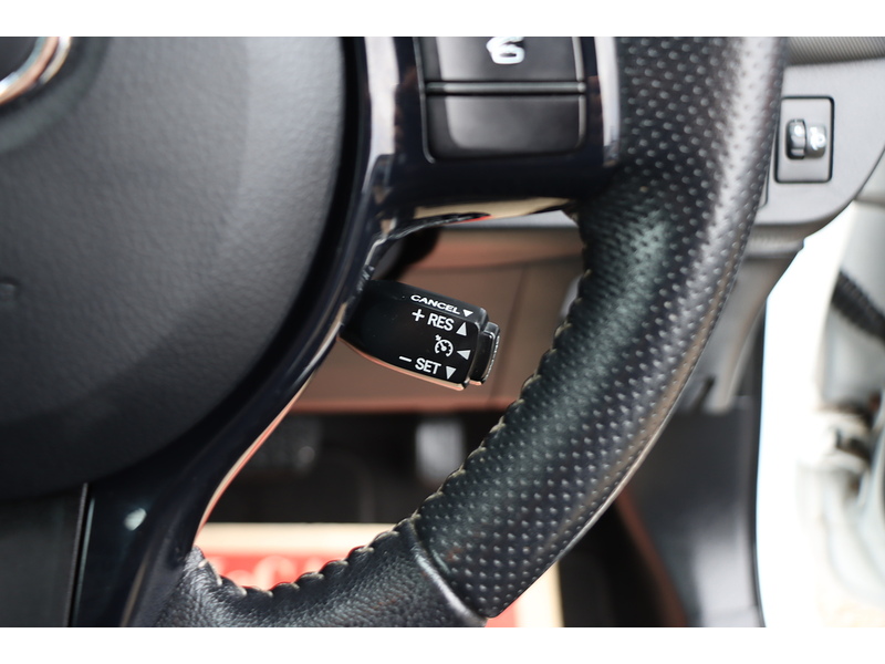 Toyota 1.5 VVT-H DESIGN HATCHBACK 5DR PETROL HYBRID E-CVT AUTO SAT NAV BLUETOOTH DAB STEREO REAR CAMERA JUST 2 OWNERS 67000 MILES FSH 10 SERVICES £20 TO TAX 72-74 Mitcham Road