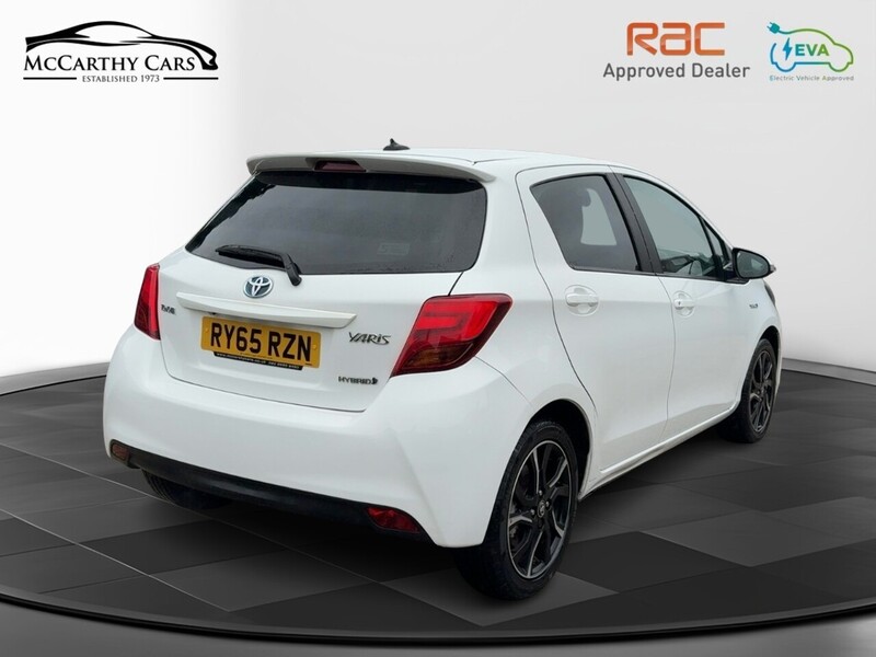 Toyota 1.5 VVT-H DESIGN HATCHBACK 5DR PETROL HYBRID E-CVT AUTO SAT NAV BLUETOOTH DAB STEREO REAR CAMERA JUST 2 OWNERS 67000 MILES FSH 10 SERVICES £20 TO TAX 72-74 Mitcham Road