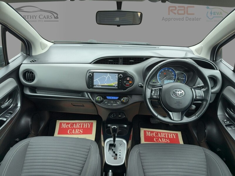 Toyota 1.5 VVT-H DESIGN HATCHBACK 5DR PETROL HYBRID E-CVT AUTO SAT NAV BLUETOOTH DAB STEREO REAR CAMERA JUST 2 OWNERS 67000 MILES FSH 10 SERVICES £20 TO TAX 72-74 Mitcham Road