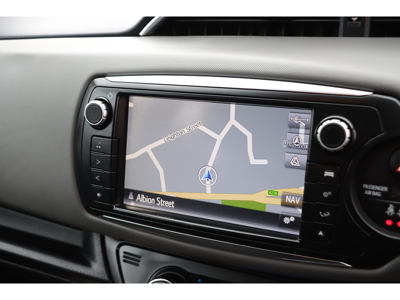 Toyota 1.5 VVT-H DESIGN HATCHBACK 5DR PETROL HYBRID E-CVT AUTO SAT NAV BLUETOOTH DAB STEREO REAR CAMERA JUST 2 OWNERS 67000 MILES FSH 10 SERVICES £20 TO TAX 72-74 Mitcham Road